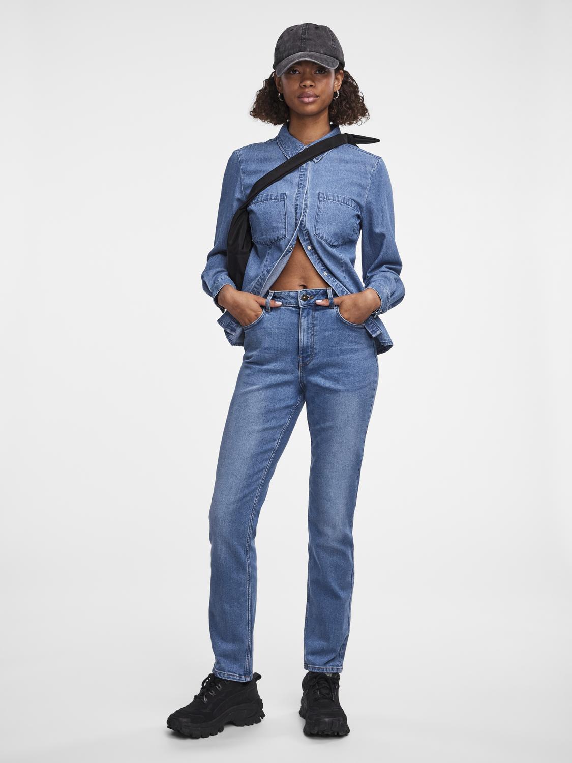 model_shot-front_full